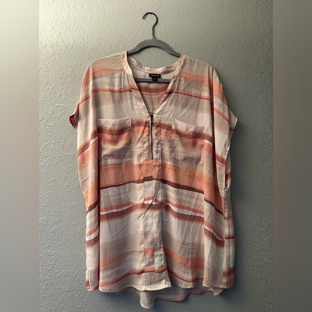 Torrid short sleeve shirt, size 3, pink - Picture 2 of 3